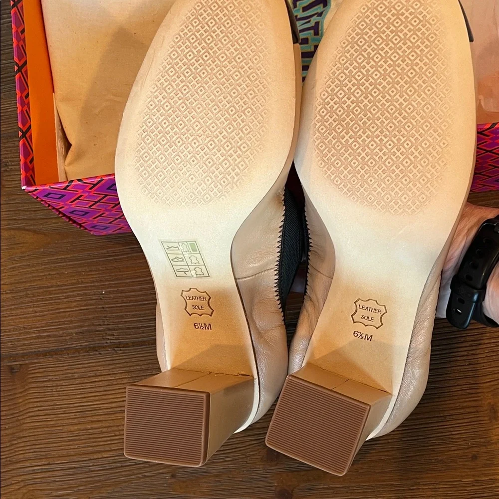 Tory Burch Jolie 75MM Pump Classic Sheep Soft Patent Tory Beige/ Black - Picture 10 of 16